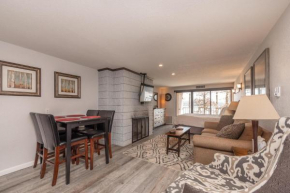 205A - Lakefront Efficiency Condo, Expansive Lake Views, Fireplace, Free WIFI!